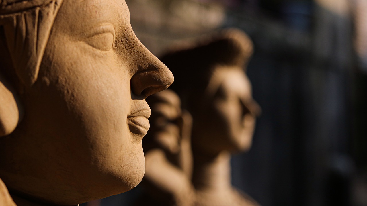 Sculpture Durga Hinduism Statue - surajitsinghasisir / Pixabay