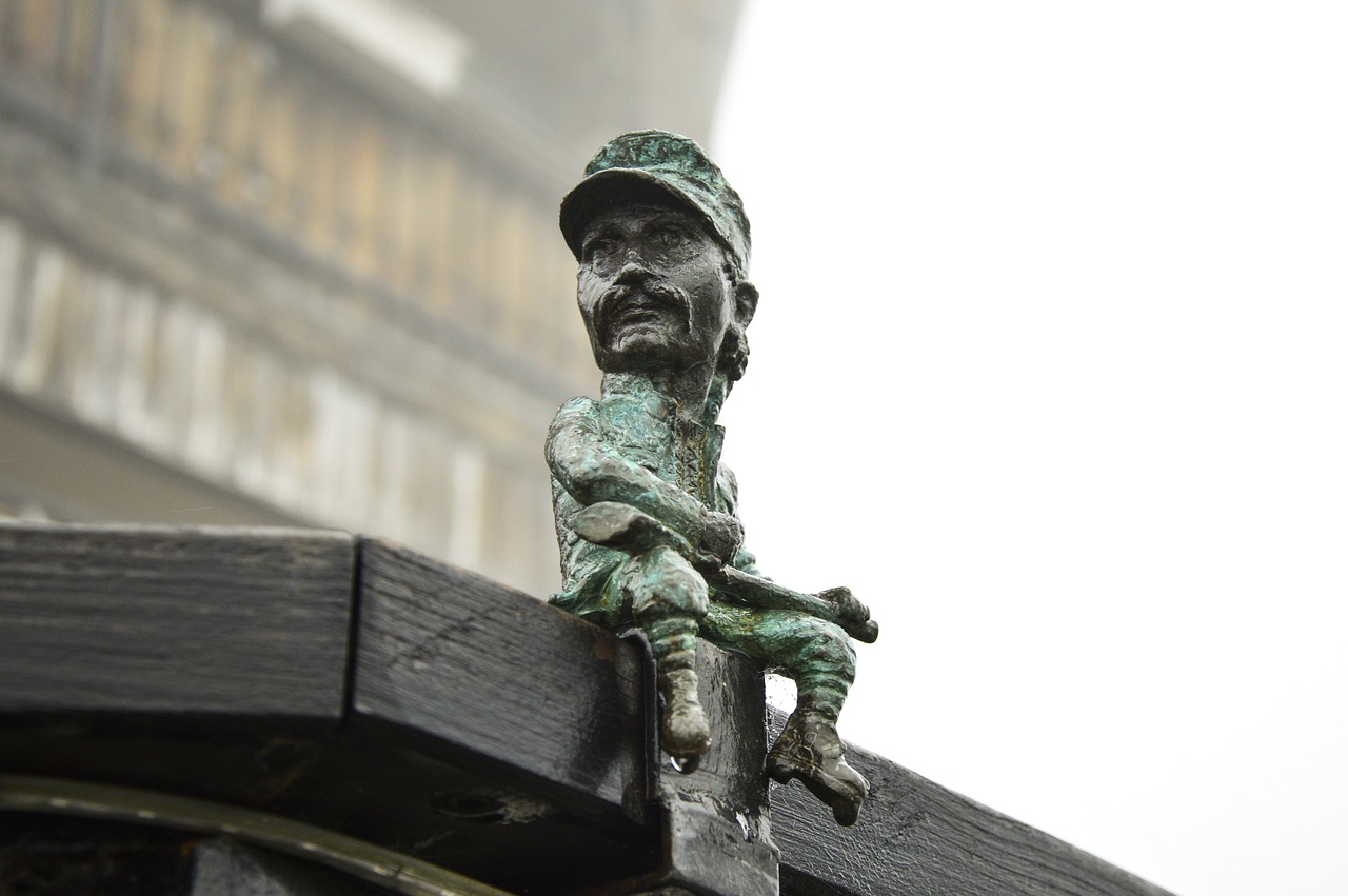 Sculpture Statue Man Mini Sculpture  - GeriArt / Pixabay