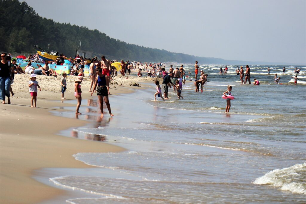 Sea Beach Tourists Pandemic People  - Mouse23 / Pixabay