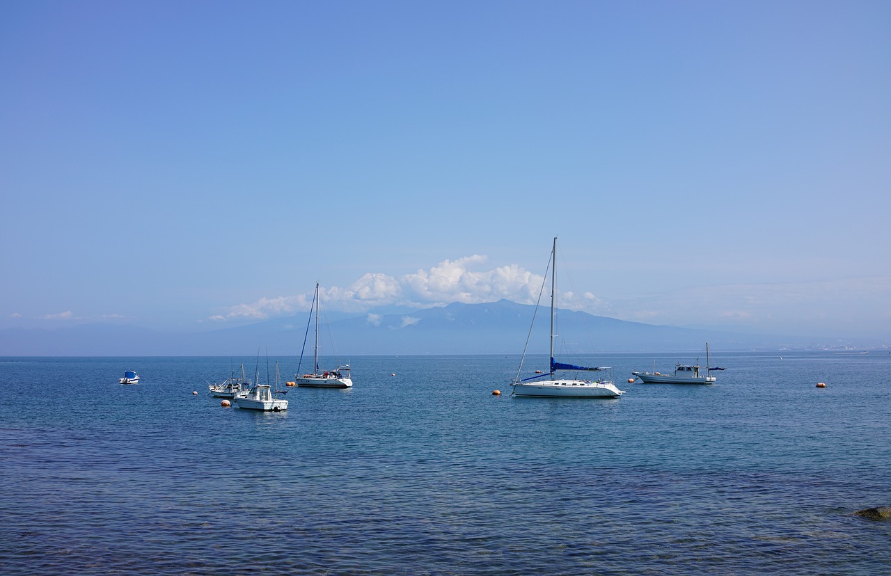 Sea Boats Travel Suruga Bay - BottonDown / Pixabay
