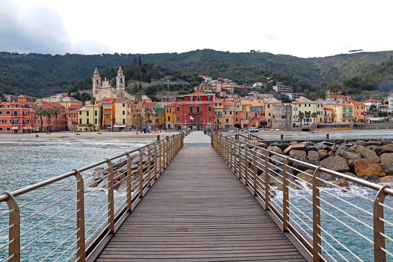 Sea Bridge Rocks Water Trip - samuelcarbonesteiner / Pixabay