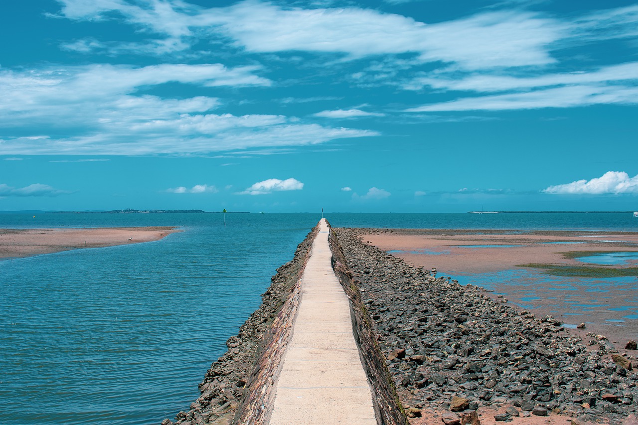 Sea Ocean Breakwater Horizon Coast  - travelsourced / Pixabay