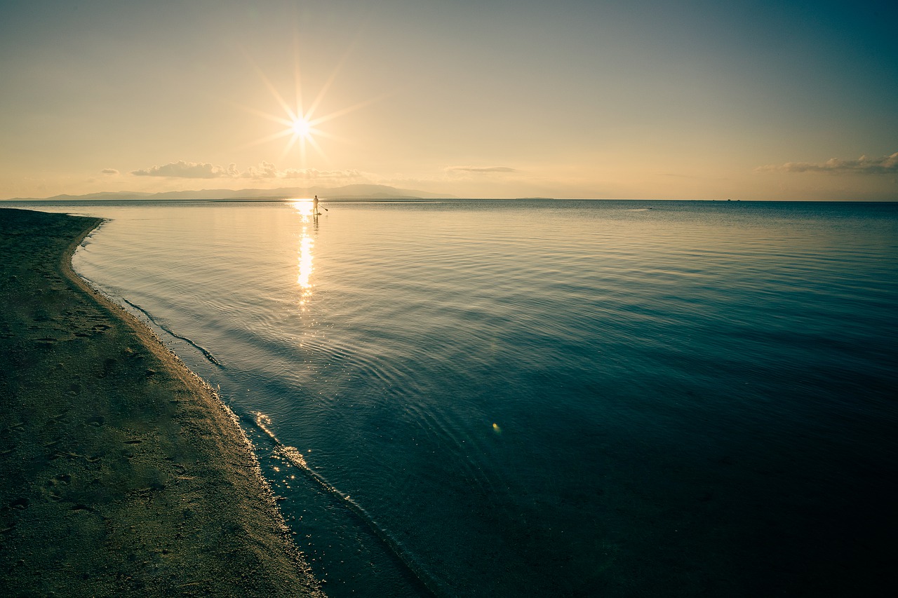 Sea Travel Sunset Beach Seaside  - Kanenori / Pixabay