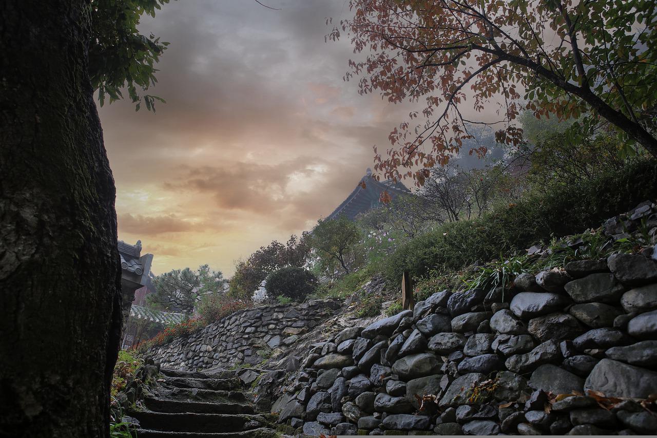 Section Stairs Entrance Verse  - YHBae / Pixabay