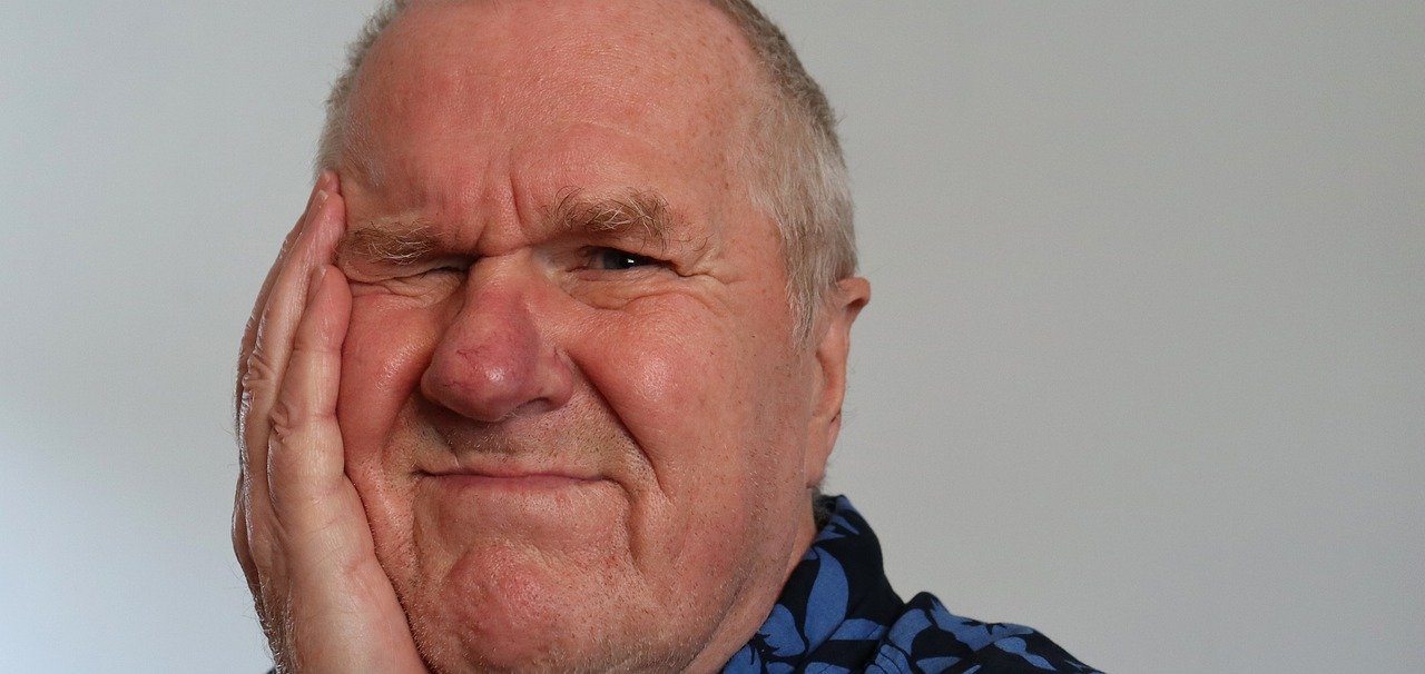 Senior Old Pensioners Toothache  - geralt / Pixabay