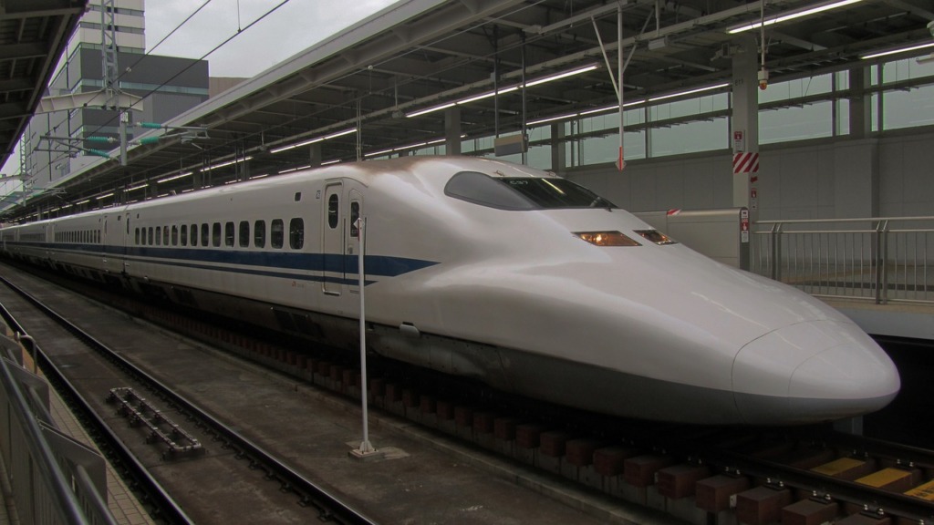 Shinkansen Express Train Japan  - PeterW1950 / Pixabay