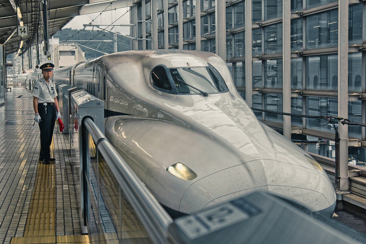 Shinkansen Japan Express Train  - ArminEP / Pixabay