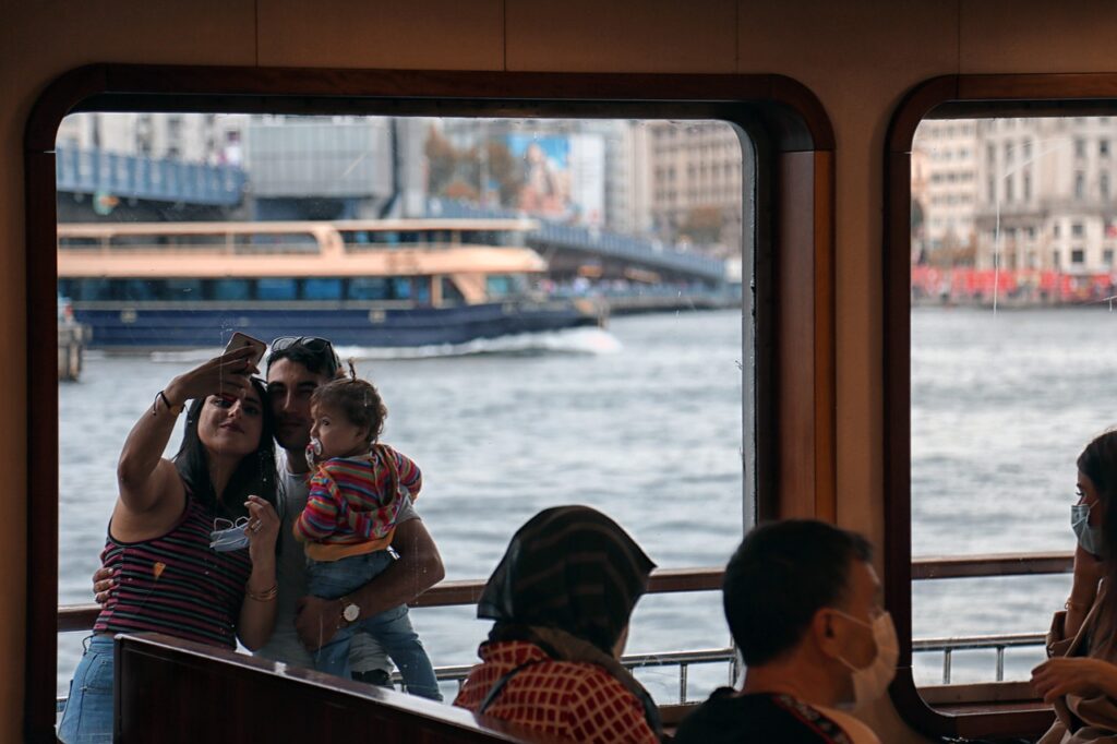 Ship Family Cruise River Cruise  - sahinsezerdincer / Pixabay