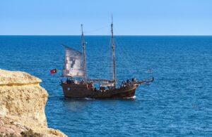 Ship Pirate Ocean Sea Sailing  - arub / Pixabay
