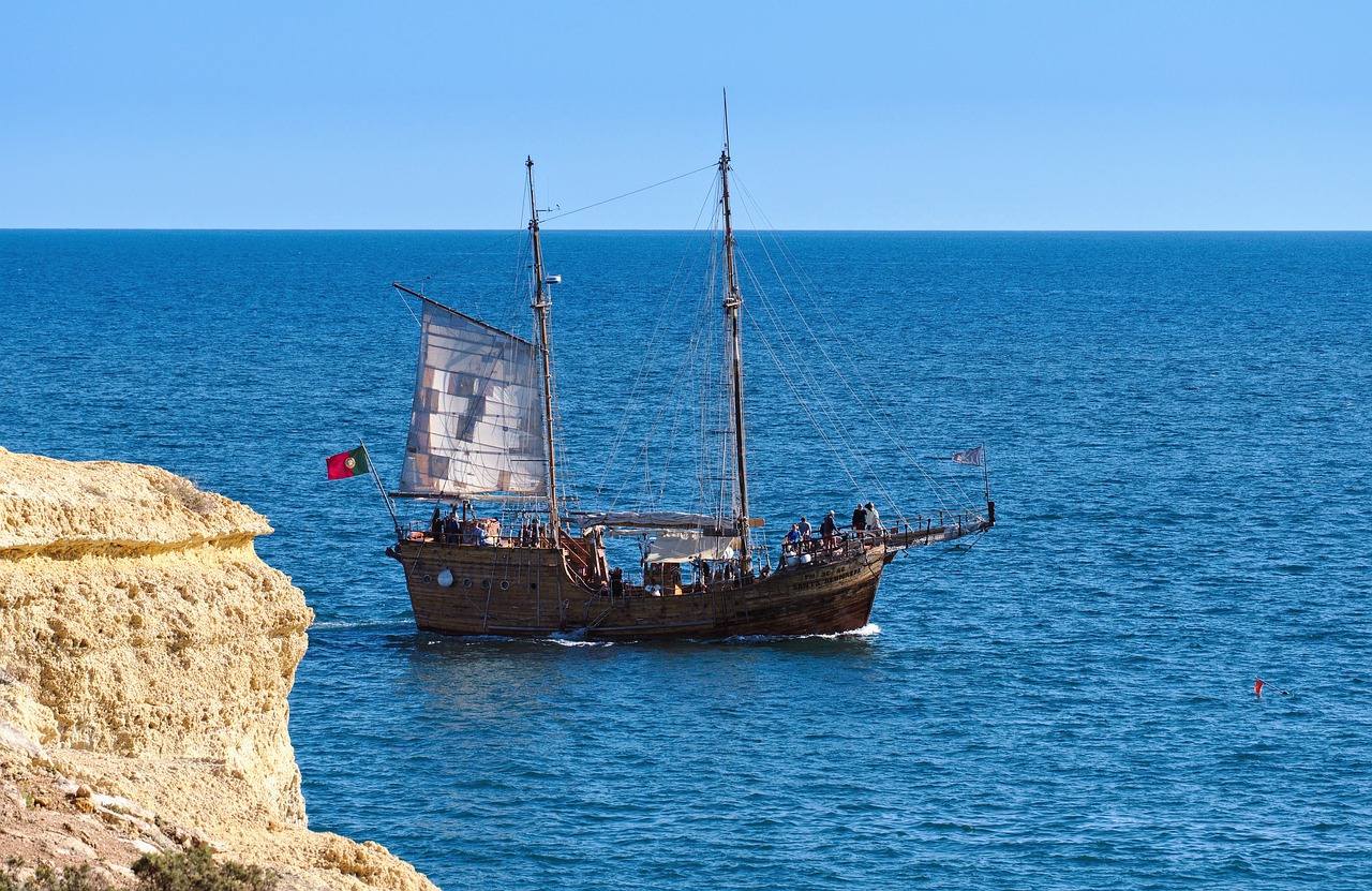 Ship Pirate Ocean Sea Sailing  - arub / Pixabay