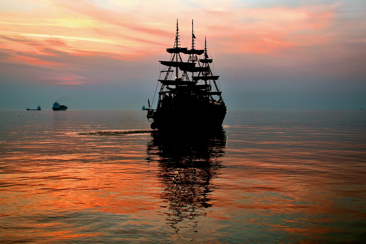 Ship Sea Sunset Sailing Ocean  - papazachariasa / Pixabay