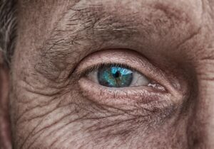 skin eye iris blue older folds 3358873