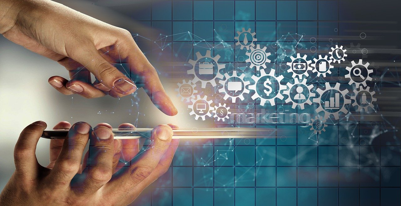 Smartphone Hand Gears Marketing - geralt / Pixabay