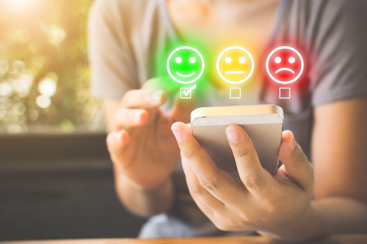 Smileys Emotions Smartphone Person  - Habitat_de_lill / Pixabay