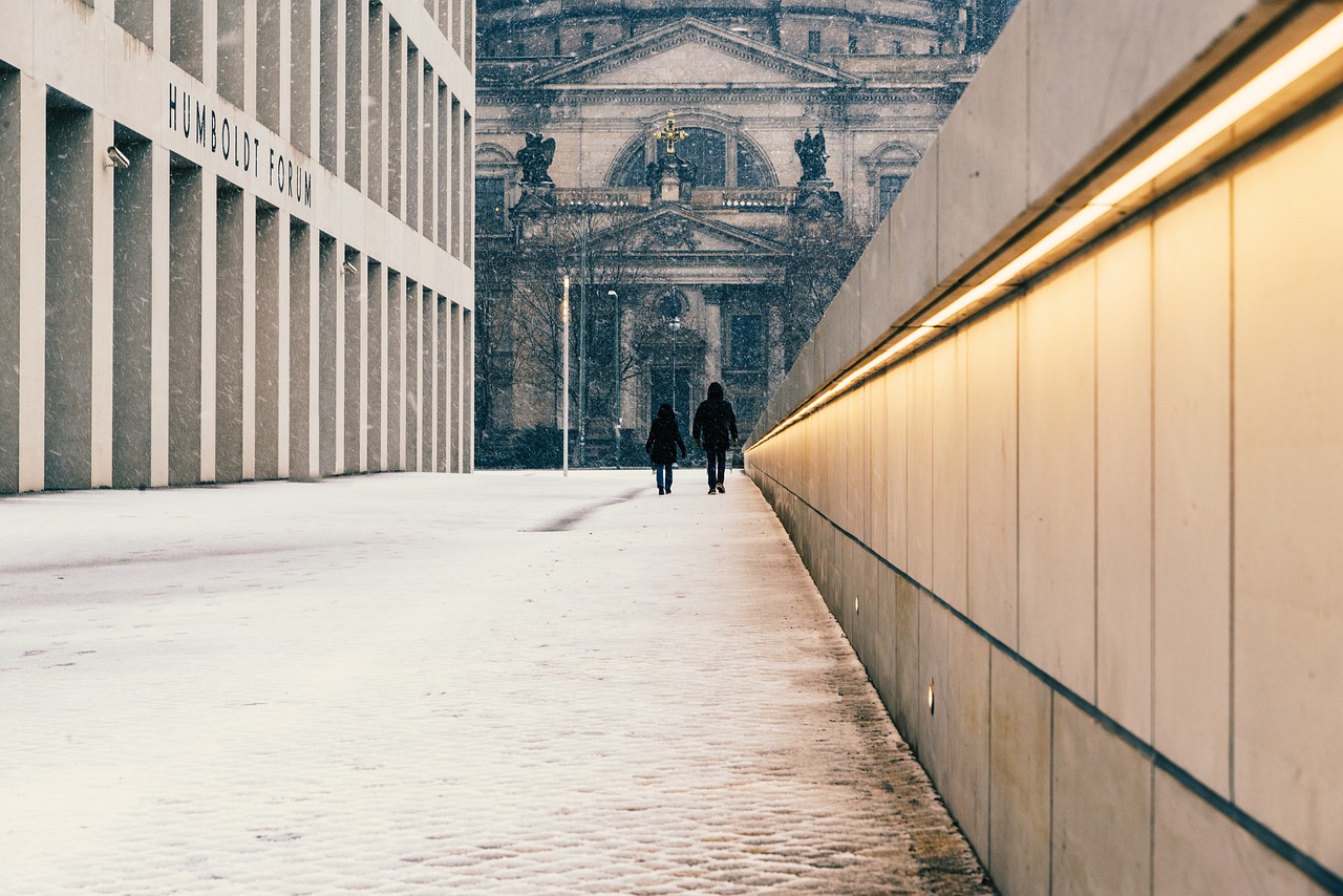 Snow Road Humboldt Forum Street - wal_172619 / Pixabay