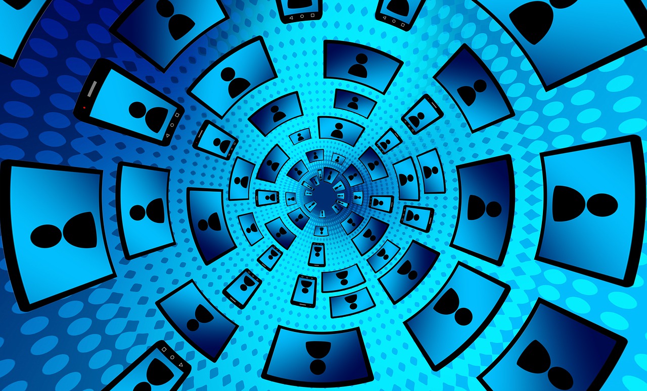 Social Media Smartphone Monitor  - geralt / Pixabay