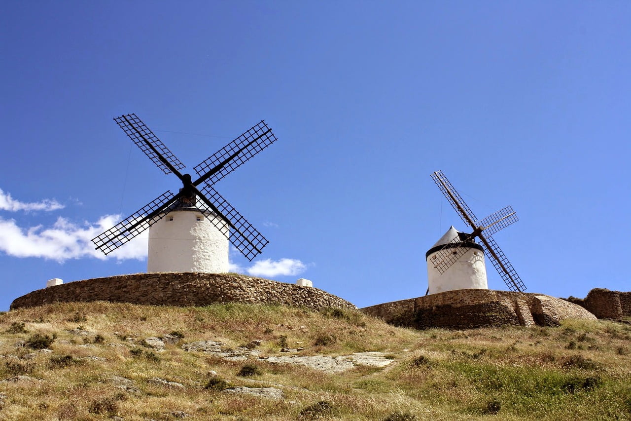 Spain Windmill Don Quixote  - lesjbohlen / Pixabay