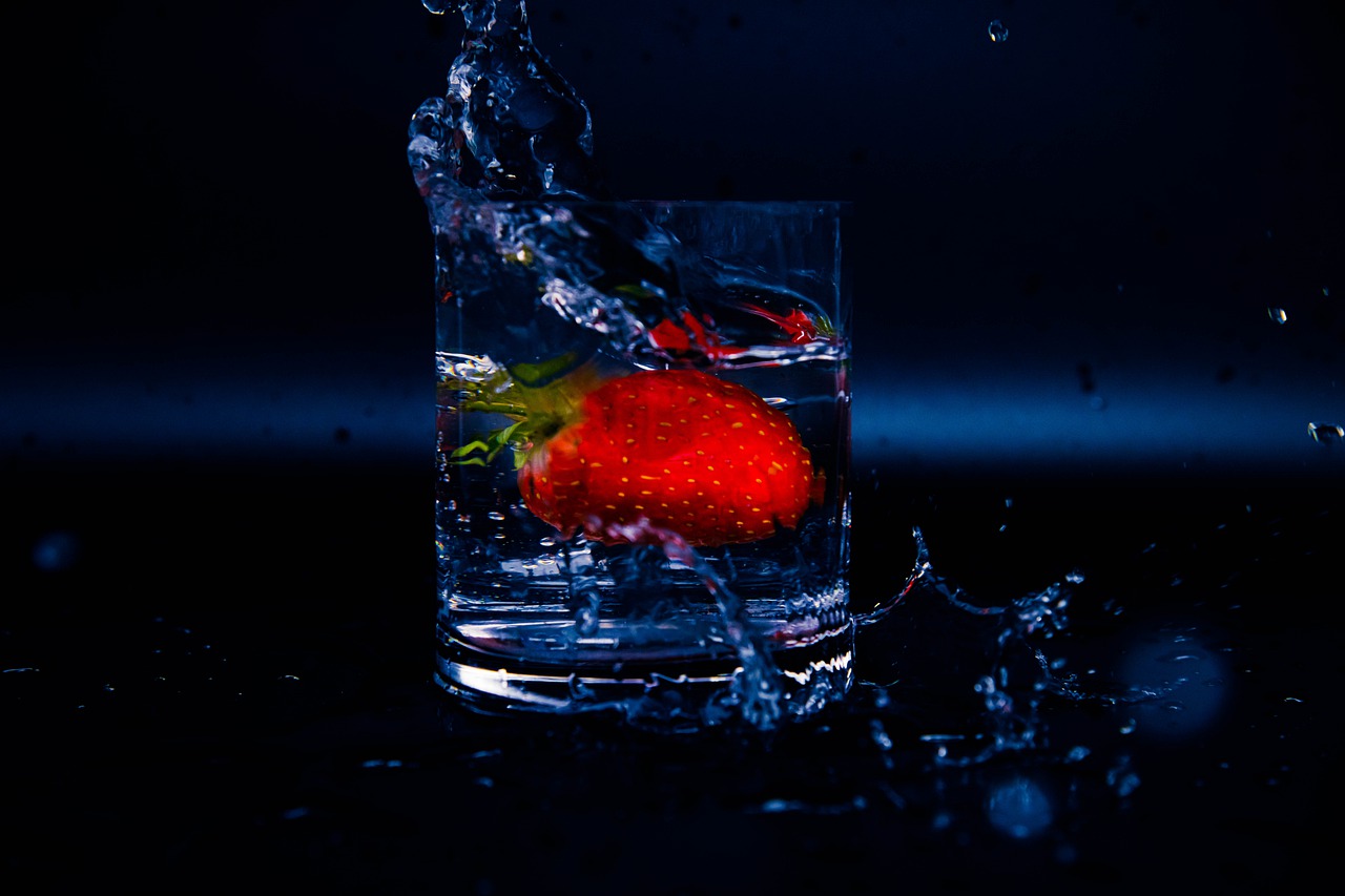 Splash Summer Strawberry Cold - fleglsebastian7 / Pixabay