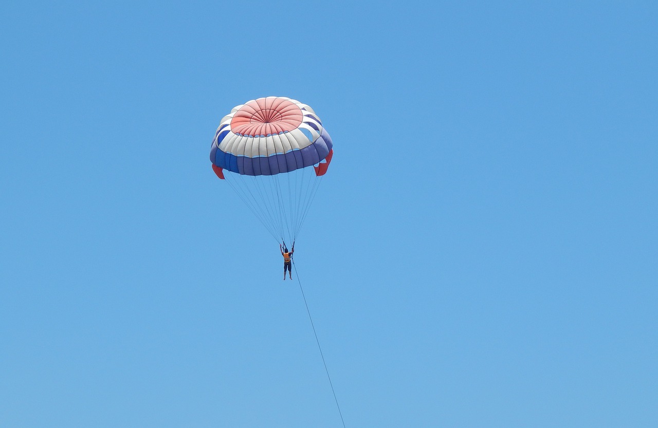 Sport Extrem Parasailing Bali  - blackinkstudio07 / Pixabay