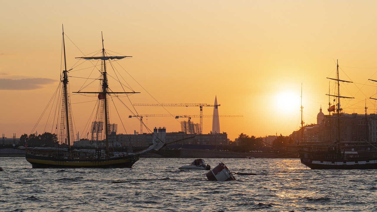 St Petersburg Sea Ships Sunset  - stepsol / Pixabay
