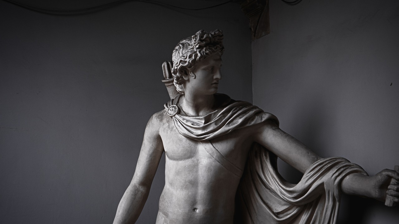 Statue Art Antique Mythology Greek - VladMamai / Pixabay