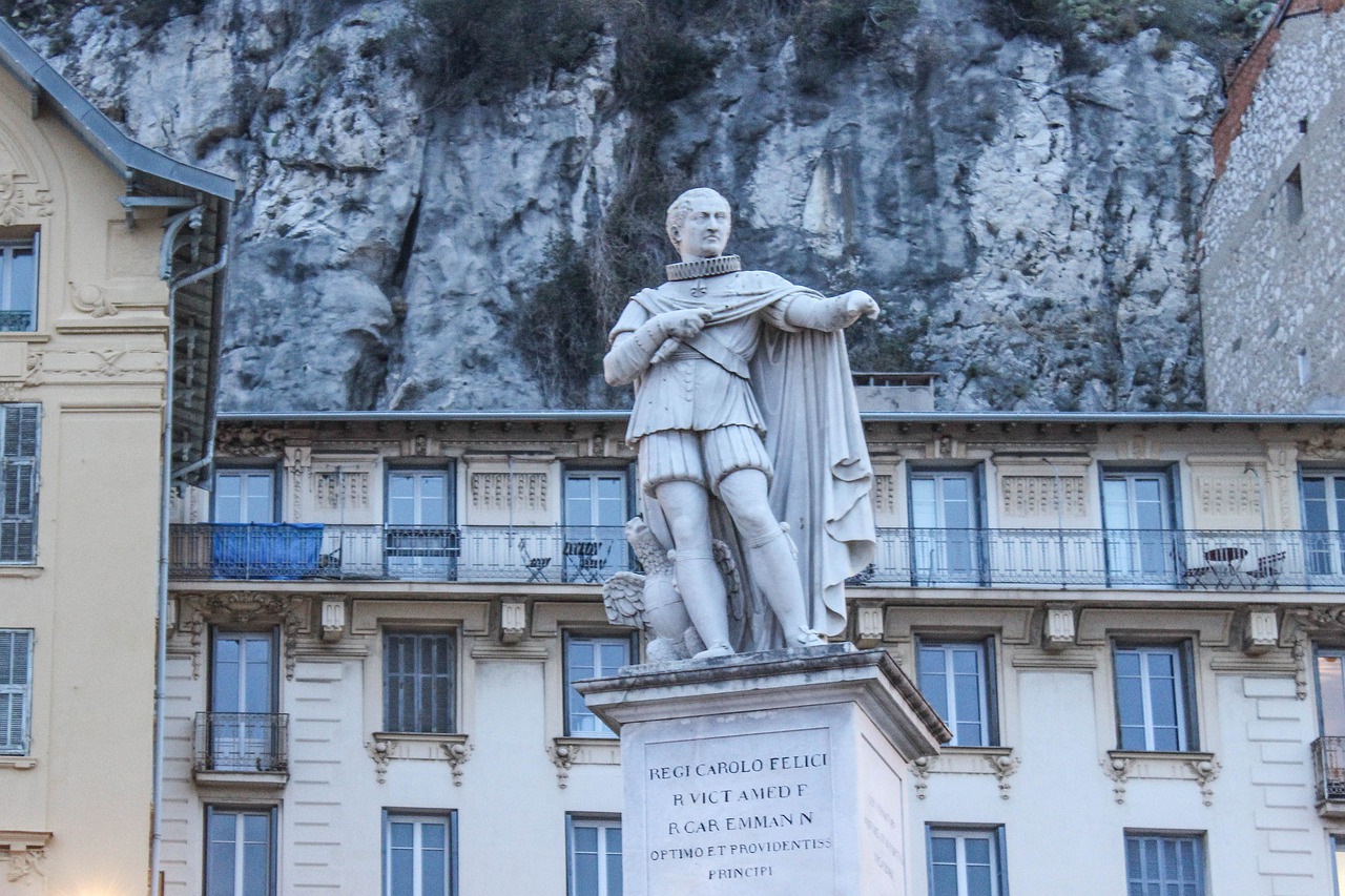 Statue History France Nice Man - Ogutier / Pixabay