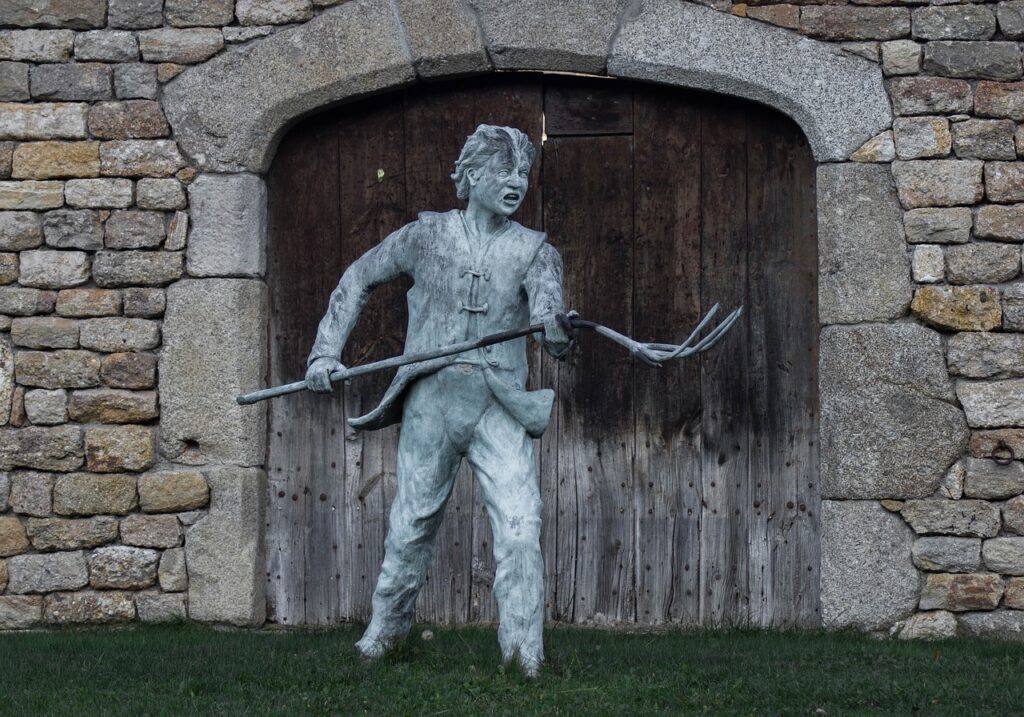 Statue Peasant Anger Fork Revolt  - jackmac34 / Pixabay