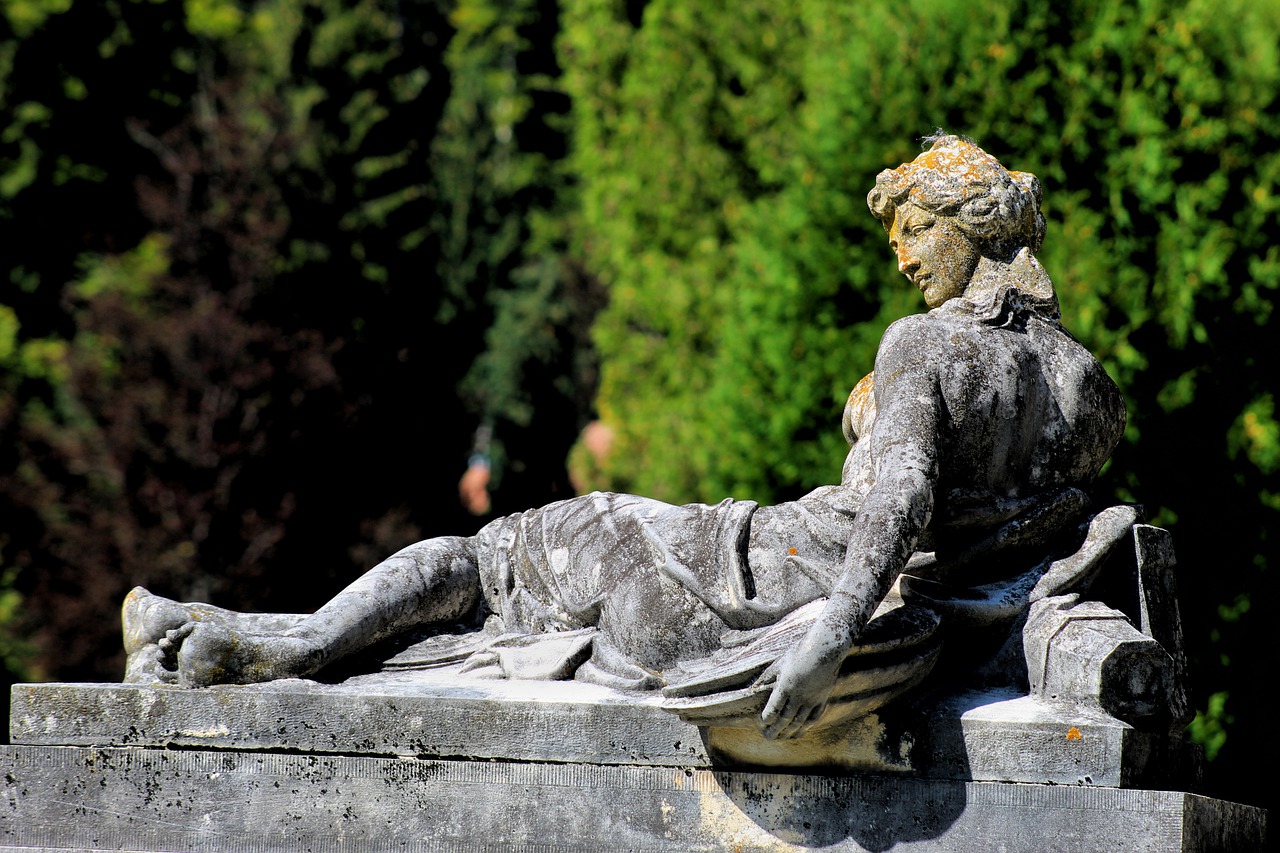 Statue Sculpture Park Romania  - mariananistor35 / Pixabay