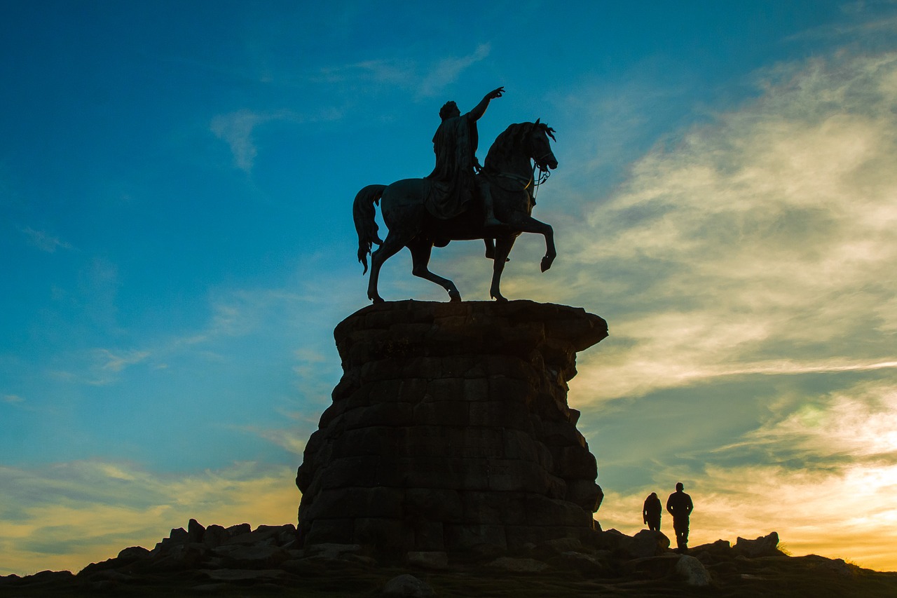 Statue The King Silhouette Windsor - diego_torres / Pixabay
