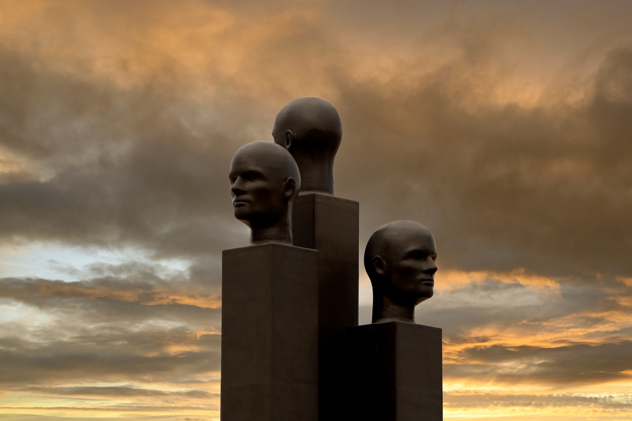 Statues Public Sculptures Sculptures  - dendoktoor / Pixabay