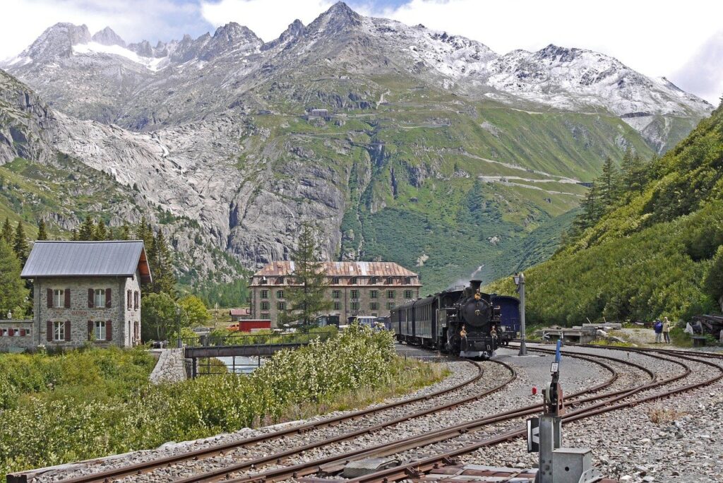 Steam Train Railway Mountains City  - hpgruesen / Pixabay