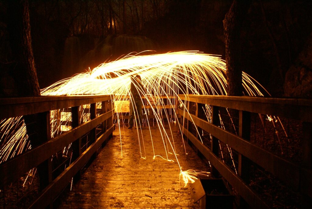 Steel Wool Sparks Bridge Glow  - PVTBullet2020 / Pixabay