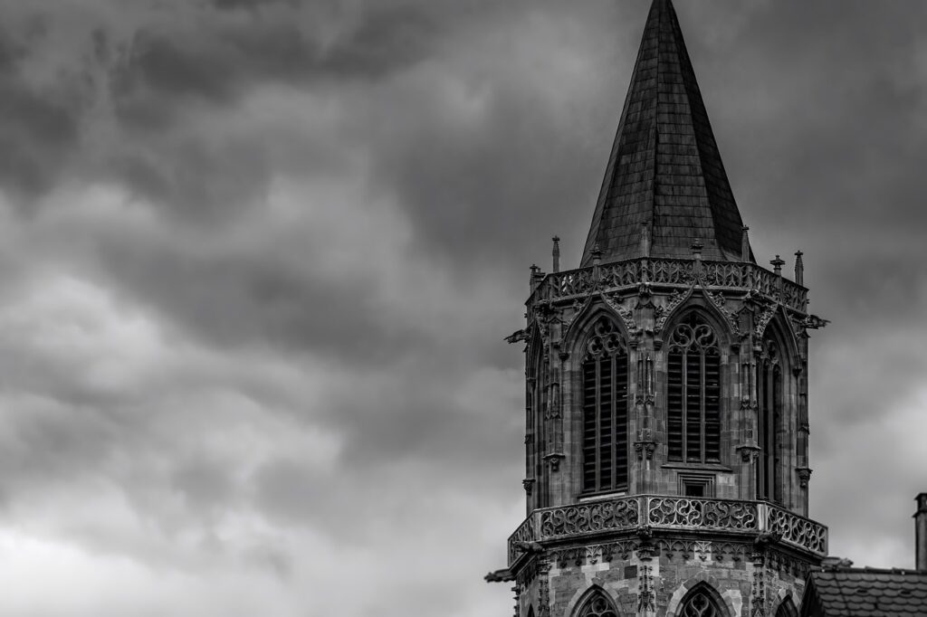 Steeple Sky Monochrome Church  - Portraitor / Pixabay