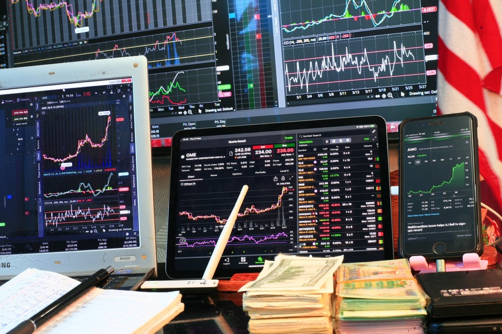 Stock Market Charts Trading  - sergeitokmakov / Pixabay