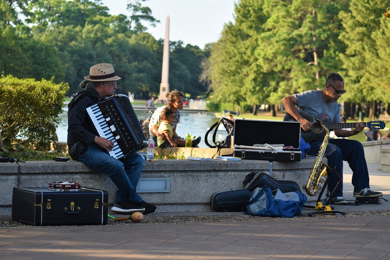 Street Musicians Street Performers  - ArtisticOperations / Pixabay