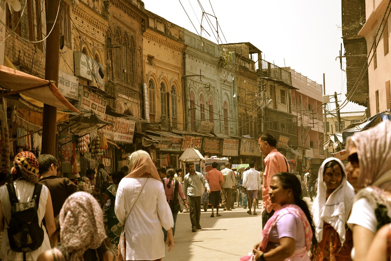 Street Road People Crowd Buildings  - eddypellegrino / Pixabay