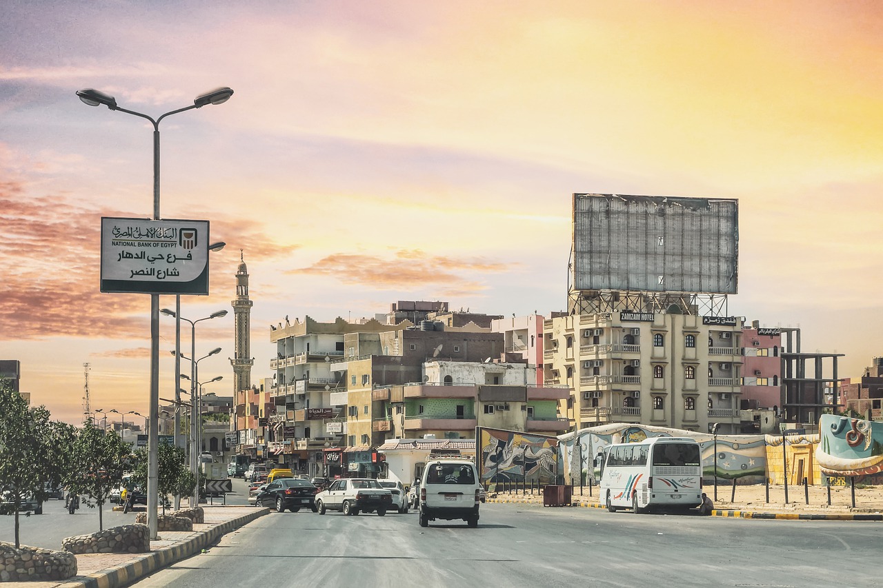 Street Traffic Buildings City  - marcofedermann / Pixabay