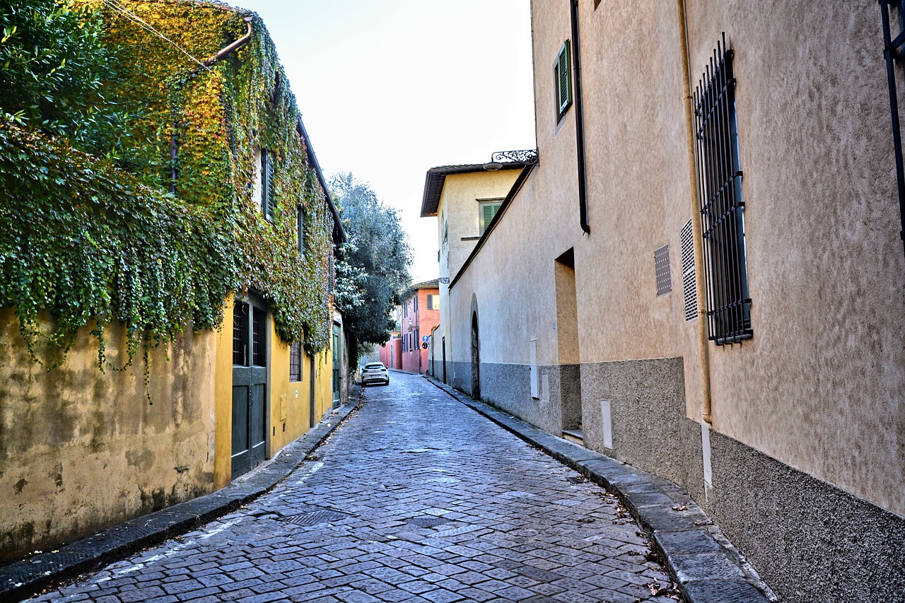 Streets Hills Villas Italy Tuscany - Rangoni-Gianluca / Pixabay