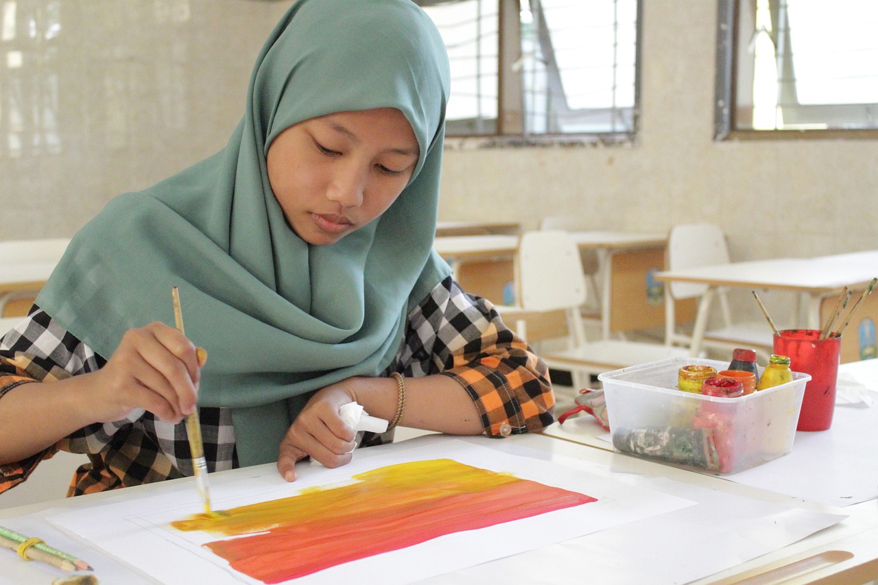 Student Hijab Painting Portrait  - Ikhlas_Sabilly / Pixabay