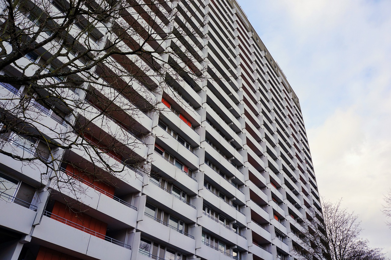 Stuttgart Stuttgart Asemwald  - LeonWallis / Pixabay