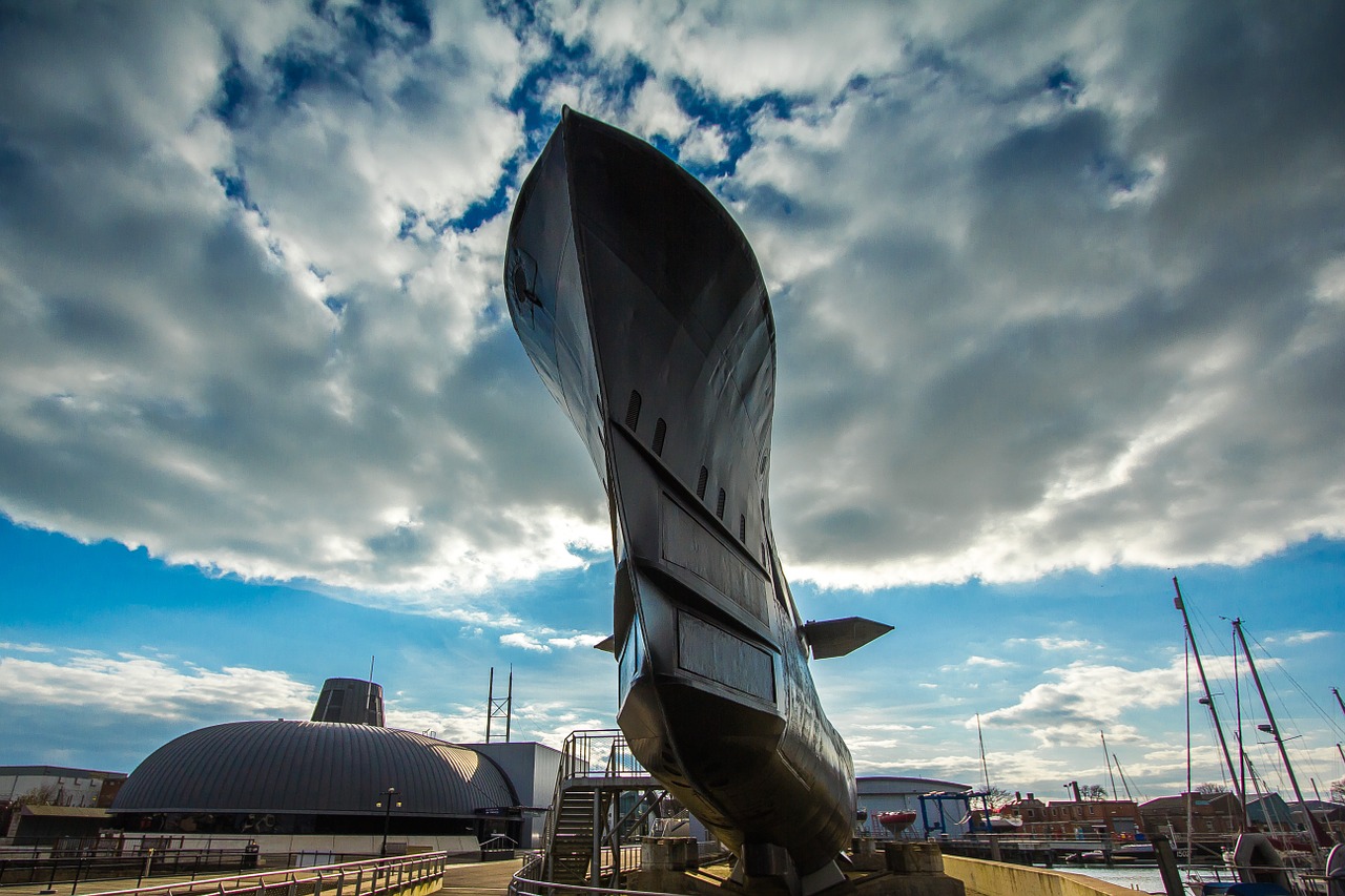 Submarine Alliance Gosport England  - diego_torres / Pixabay