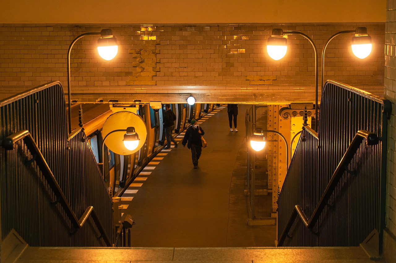 Subway Metro Station Tunnel Light  - wal_172619 / Pixabay