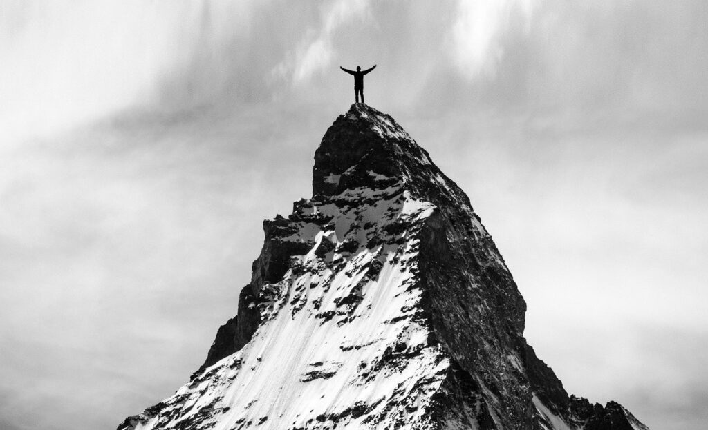 Success Man Mountain Climb Top  - Tumisu / Pixabay