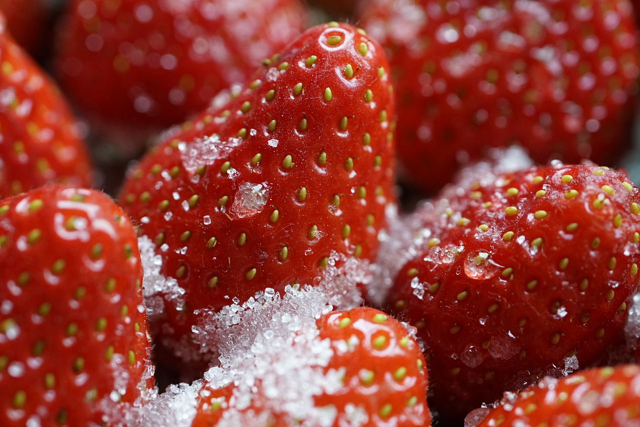 Sugared Strawberries Sugar - jhenning_beauty_of_nature / Pixabay