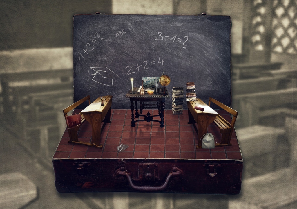 Suitcase School Benches Board  - Darkmoon_Art / Pixabay