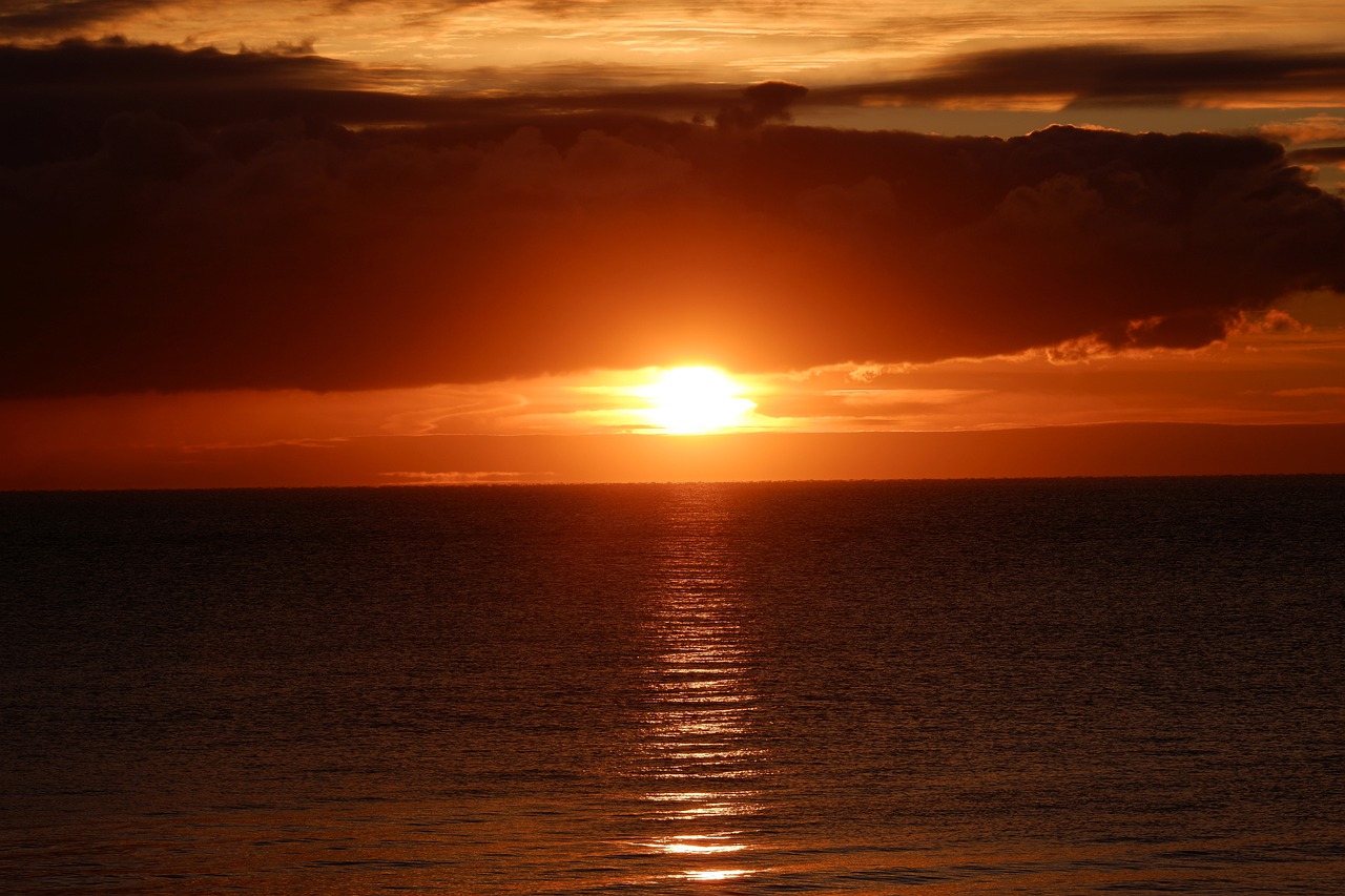Sun Sunrise Lake Water Horizon  - danutaniemiec55 / Pixabay