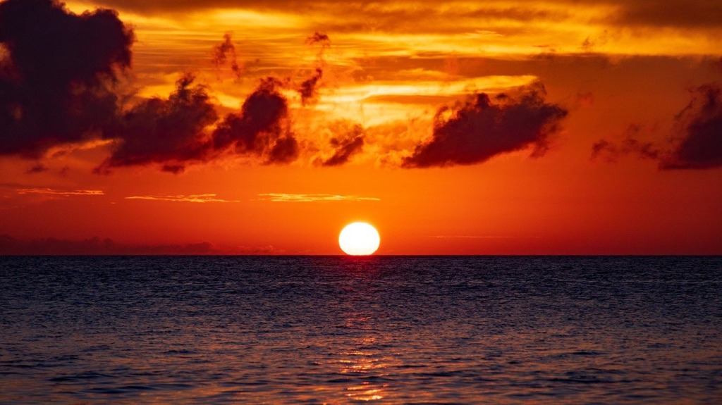 Sun Sunset Sky Cloud Evening  - MSeimori / Pixabay