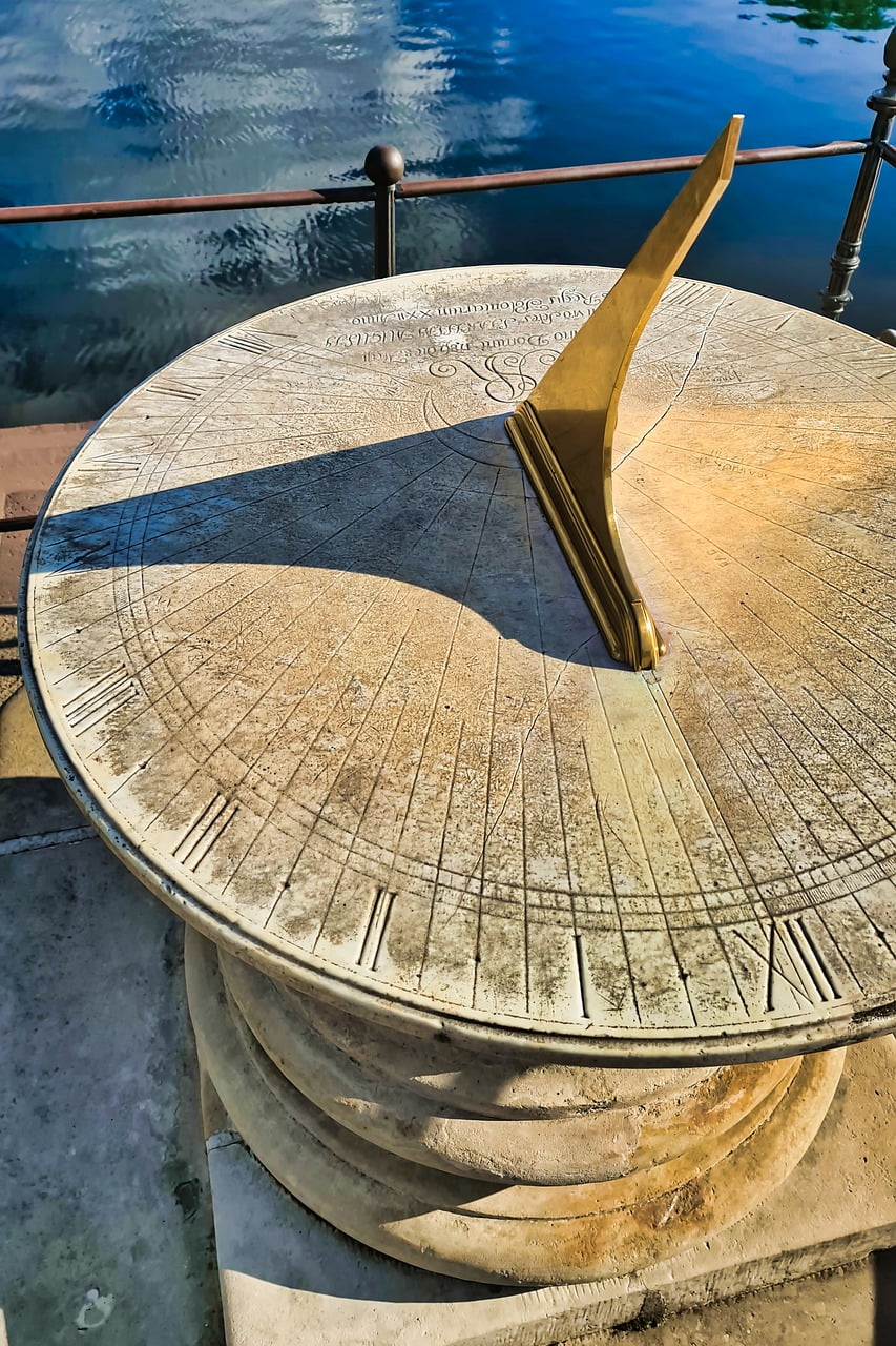 Sundial Clock Time Architecture  - grzegorzchudzik / Pixabay