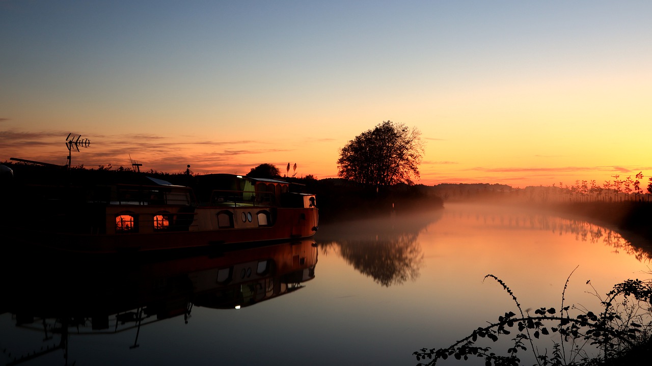 Sunrise Canal Du Midi Mist Sky - rauschenberger / Pixabay