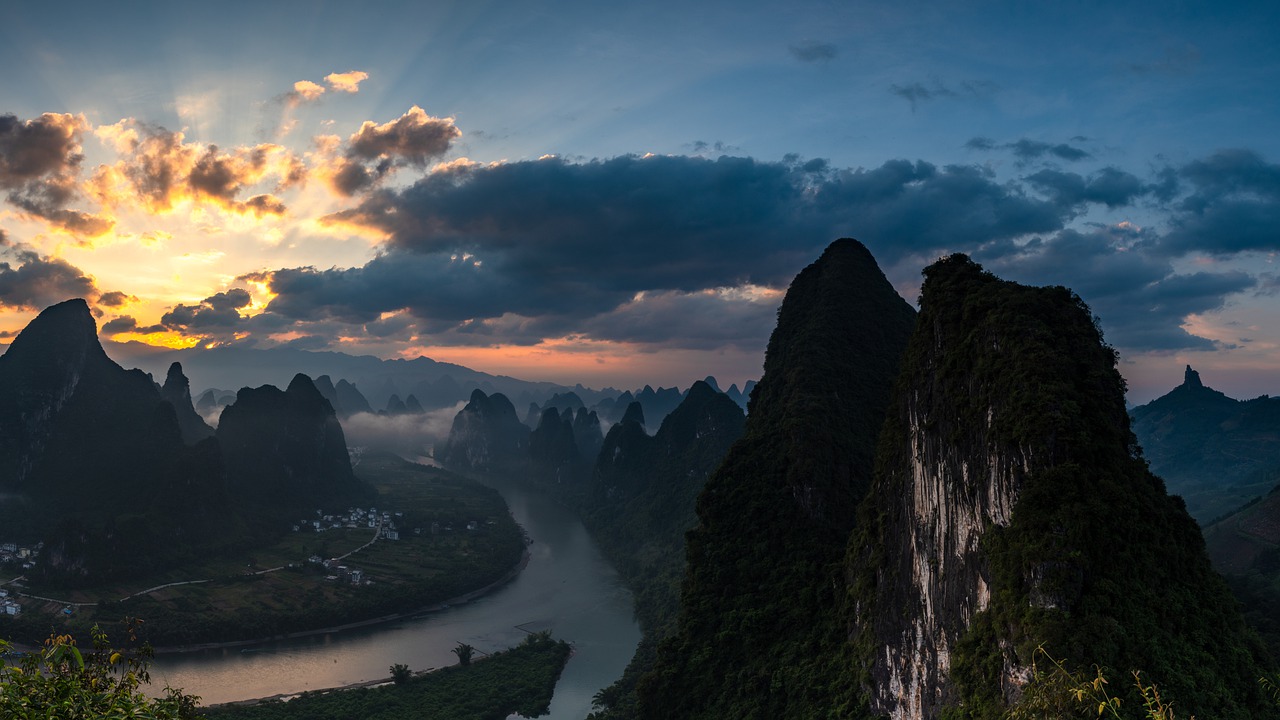 Sunrise Landscape Mountains  - mercierzeng / Pixabay